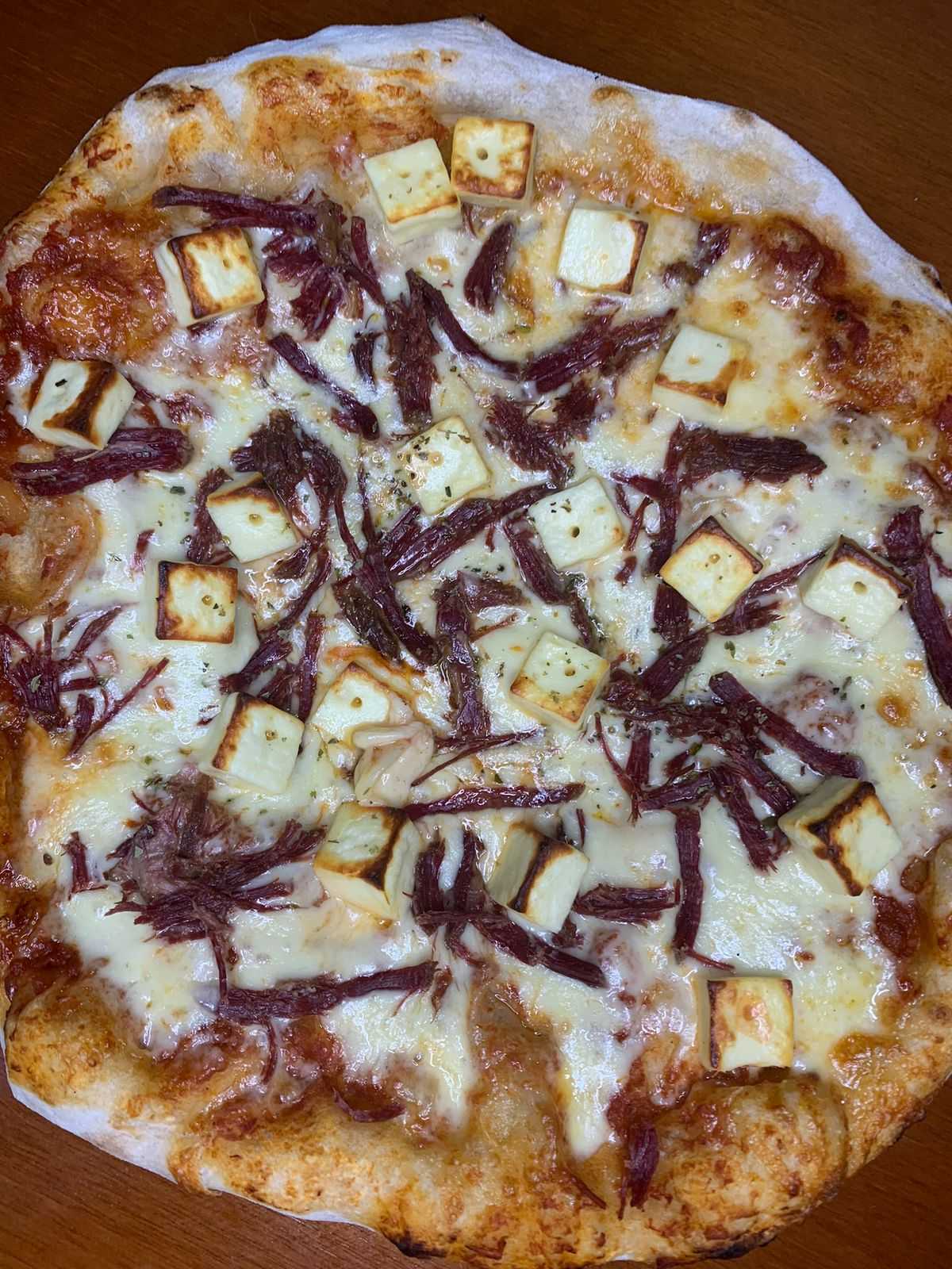 Pizza carne seca com queijo coalho