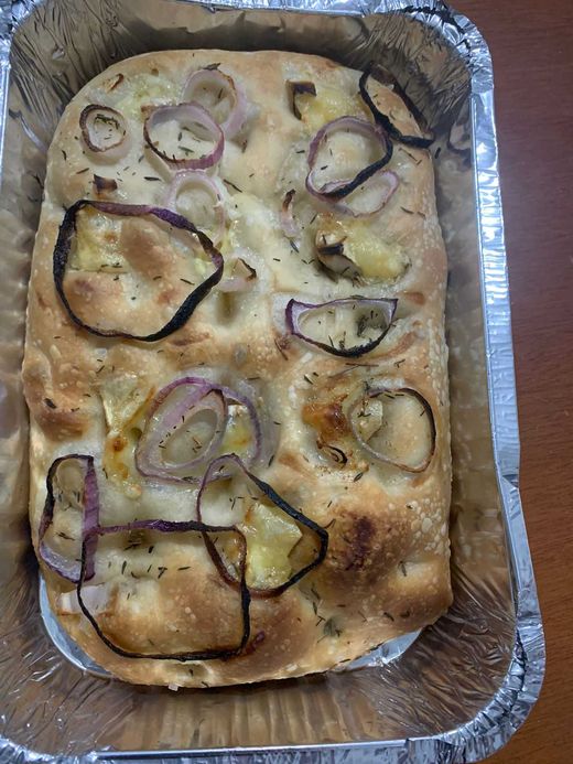 Focaccia quejo brie cebola e tominho.