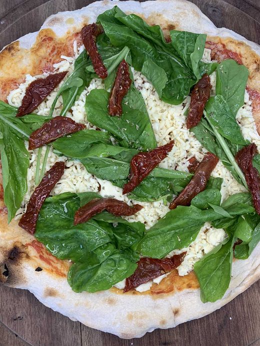 Pizza tomates seco e rúcula vegana grande 35cm